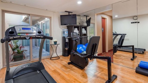 King Room Near Daniel Webster Middle School LA 13 Luxury Bookings