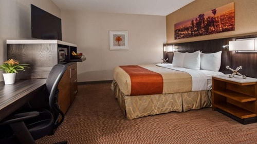 King Room Near Daniel Webster Middle School LA 4 Luxury Bookings
