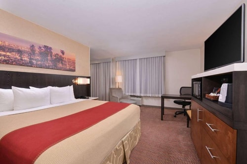 King Room Near Daniel Webster Middle School LA 1 Luxury Bookings