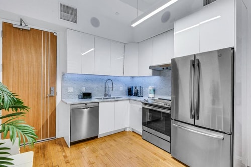 Standard Apartment Near Regent Theater LA 3 Luxury Bookings