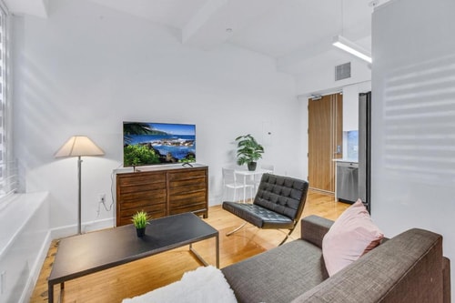 Standard Apartment Near Regent Theater LA 5 Luxury Bookings