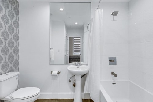 Standard Apartment Near Regent Theater LA 6 Luxury Bookings