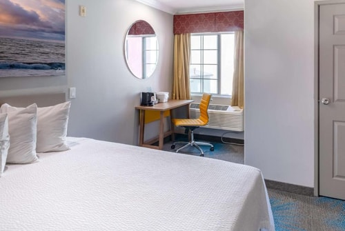 King Room Near Fia Restaurant LA 3 Luxury Bookings