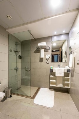 Three Bedroom Apartment Near Safeer Mall 8 Luxury Bookings