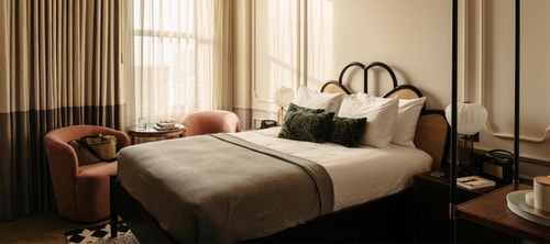 Cosy King Near Green Qween Weed Dispensary LA Luxury Bookings