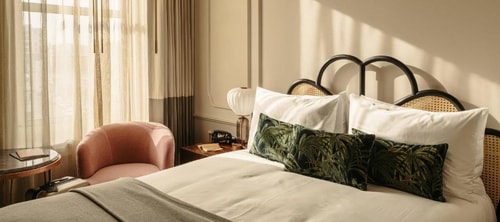 Cosy King Near Green Qween Weed Dispensary LA 2 Luxury Bookings