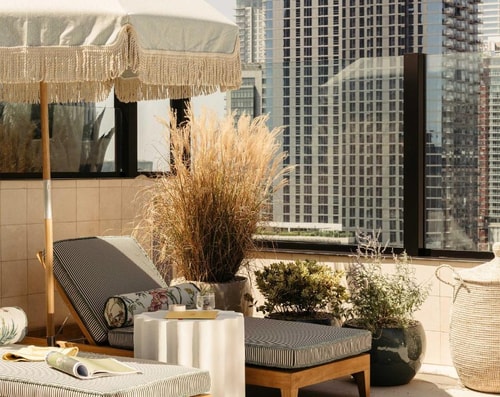 Cosy King Near Green Qween Weed Dispensary LA 13 Luxury Bookings