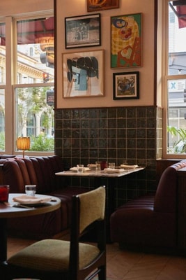 Cosy King Near Green Qween Weed Dispensary LA 9 Luxury Bookings