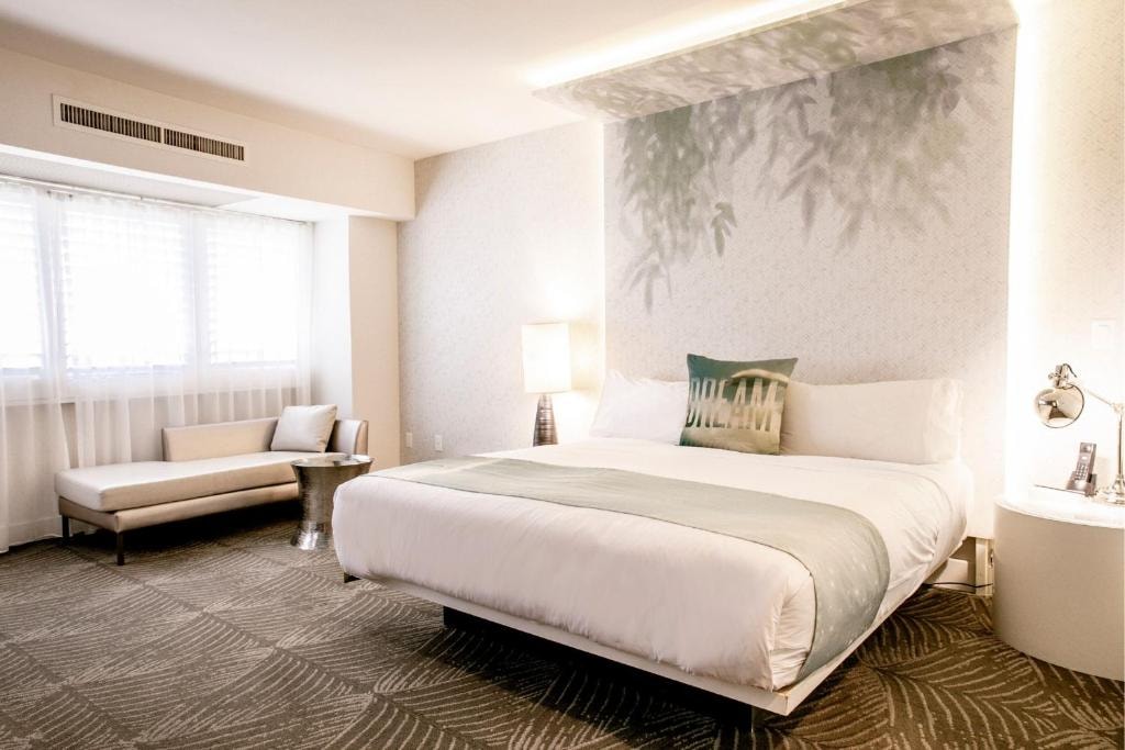 Fantastic King Studio Near Aura Photo Pros LA Luxury Bookings