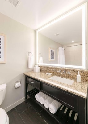 King Room with Near Marina del Rey Parking Lot LA 2 Luxury Bookings