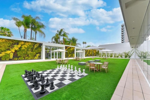 Deluxe King Room Near Circa 55 Restaurant LA 9 Luxury Bookings