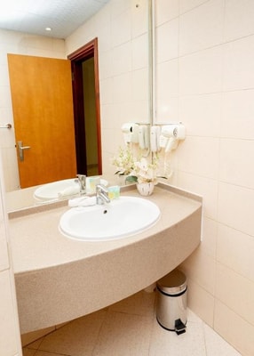 One Bedroom Apartment Near by Burjuman Mall 10 Luxury Bookings