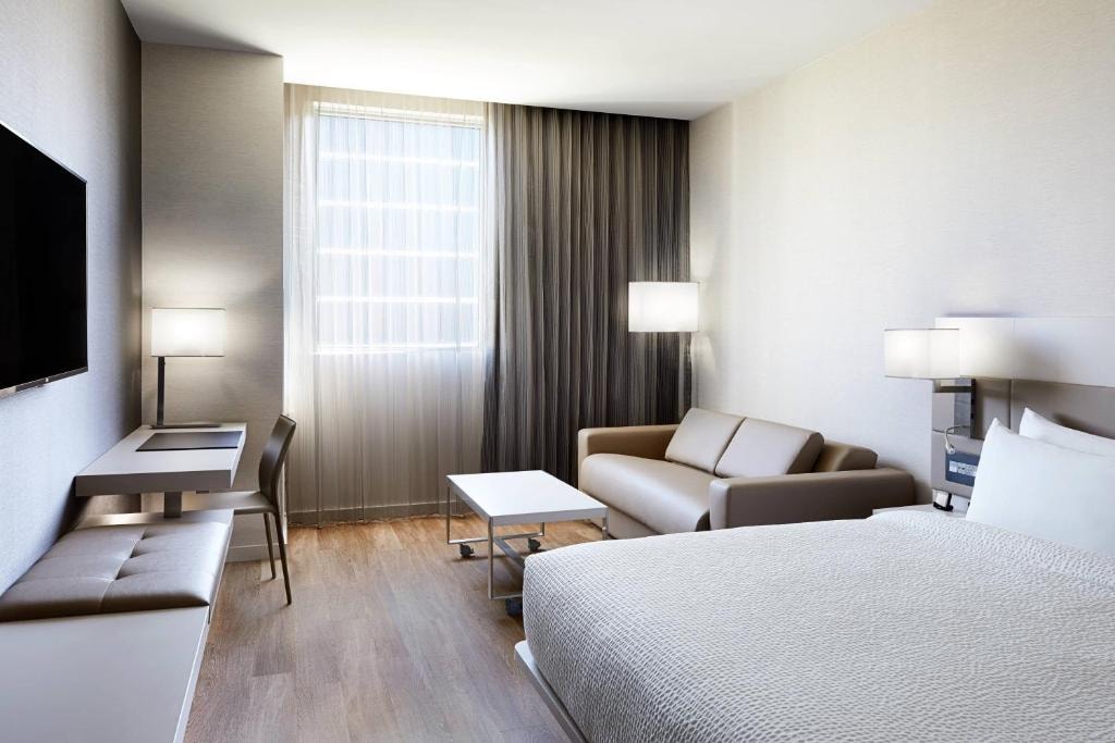 King Room Near Maximova Marina MIA Luxury Bookings