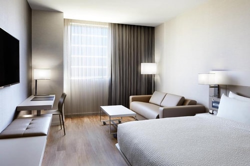 King Room Near Maximova Marina MIA Luxury Bookings