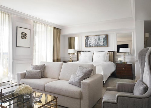 King Room Near Chase Bank MIA Luxury Bookings