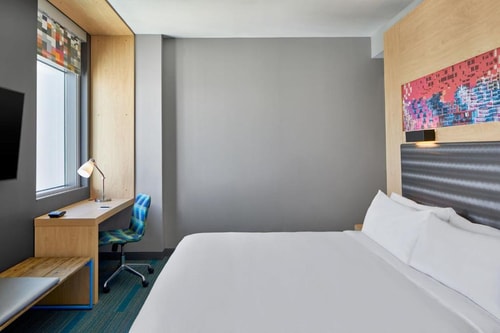 Guest room Near Gallery Art MIA 2 Luxury Bookings