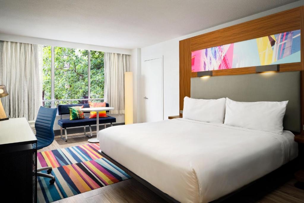 Guest room Near The Greenery Mall MIA Luxury Bookings