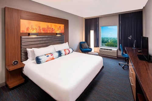 Guest room Near The Greenery Mall MIA 1 Luxury Bookings