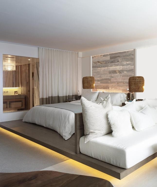 King Room Near Collins Park MIA Luxury Bookings