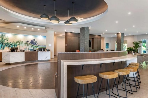 Standard King Room Near Lake Warren ORL 7 Luxury Bookings