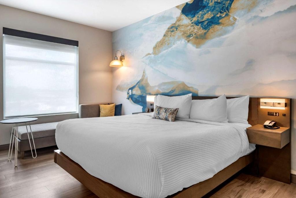 Standard King Room Near Lake Warren ORL Luxury Bookings