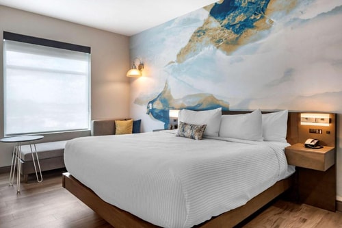 Standard King Room Near Lake Warren ORL Luxury Bookings