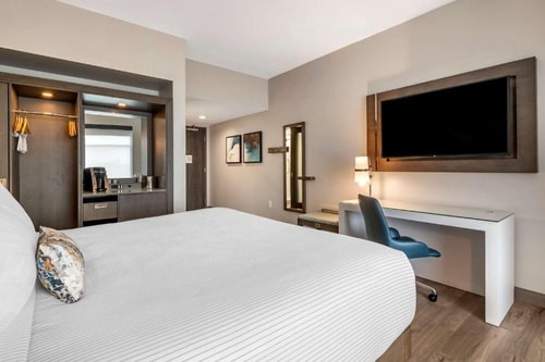 Standard King Room Near Lake Warren ORL 1 Luxury Bookings