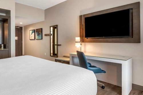 Standard King Room Near Lake Warren ORL 2 Luxury Bookings