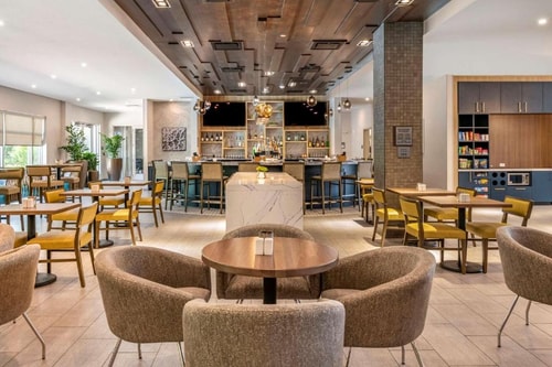 Standard King Room Near Lake Warren ORL 8 Luxury Bookings