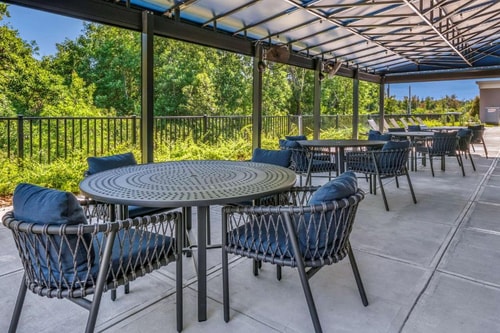 Standard King Room Near Lake Warren ORL 11 Luxury Bookings