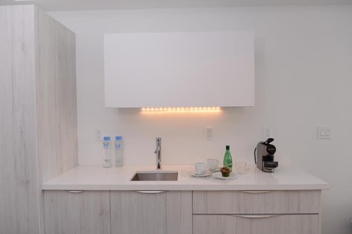 Garden House Studio Near Starbucks MIA 4 Luxury Bookings