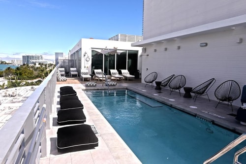 Garden House Studio Near Starbucks MIA 11 Luxury Bookings
