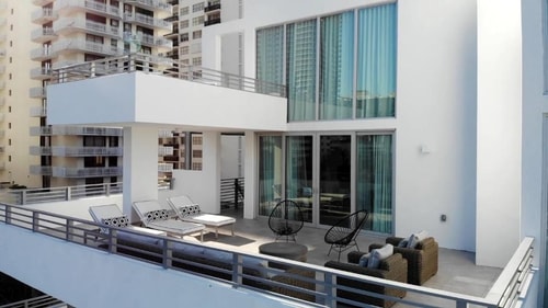 Garden House Studio Near Starbucks MIA 7 Luxury Bookings