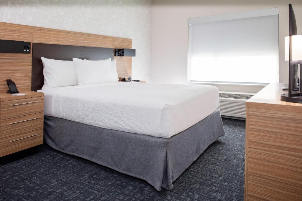 1 Bedroom King Suite Near Airport Lakes Park ORL Luxury Bookings