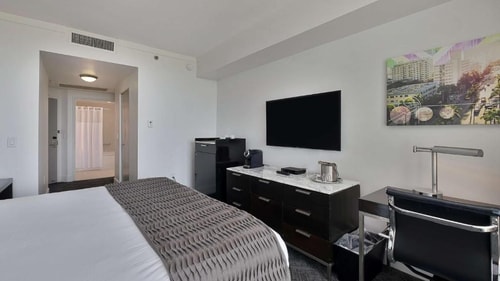 King Room Near Peacock Park MIA 5 Luxury Bookings