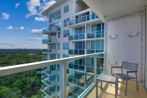 King Room Near Peacock Park MIA 2 Luxury Bookings