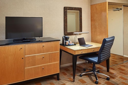 Executive King Room Near Fairfax High School LA 1 Luxury Bookings