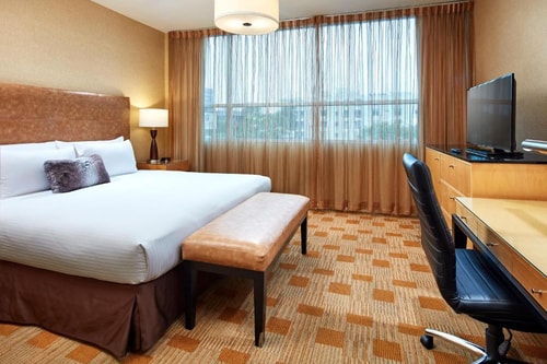 Executive King Room Near Fairfax High School LA Luxury Bookings