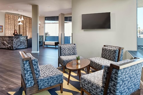 Executive King Room Near Fairfax High School LA 8 Luxury Bookings