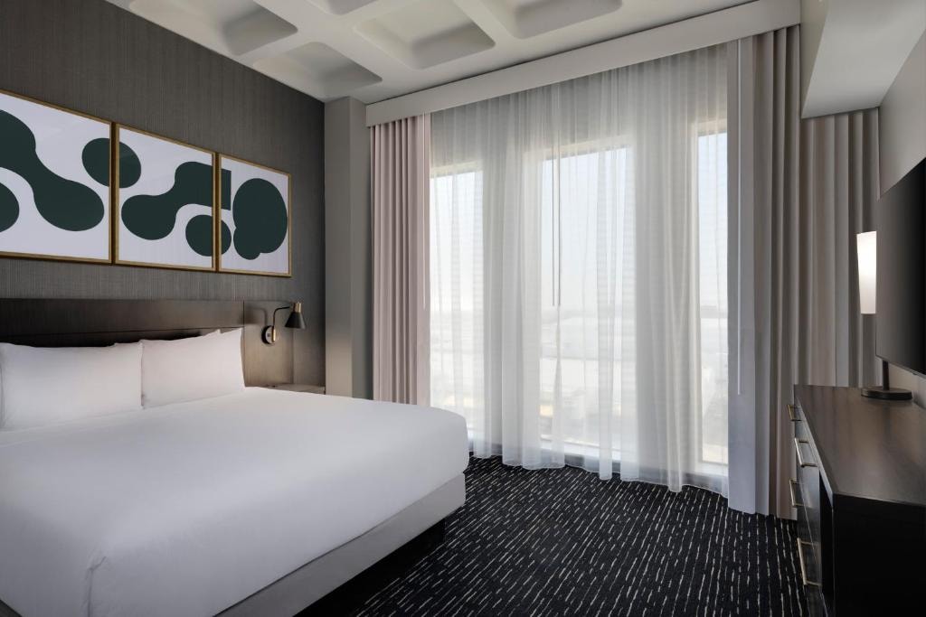 King Room Near Sentinel Field LA Luxury Bookings