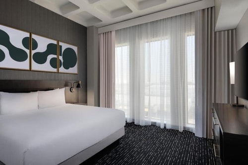 King Room Near Sentinel Field LA Luxury Bookings