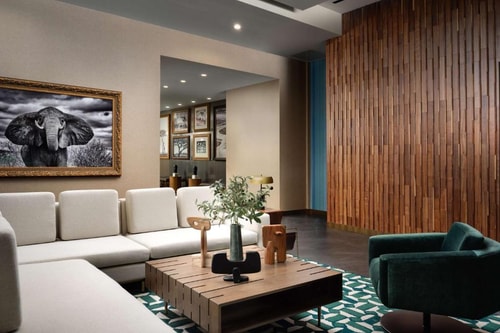 King Room Near Sentinel Field LA 8 Luxury Bookings