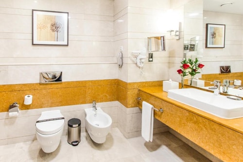 Deluxe Room Near Dubai Internet City Metro Ab 2 Luxury Bookings