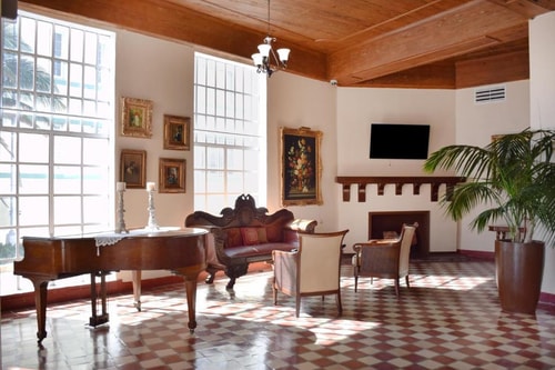 Deluxe Double Room Near Wet Willies MIA 5 Luxury Bookings