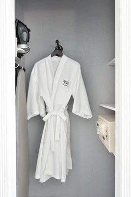 Deluxe Double Room Near Zeek Electric MIA 6 Luxury Bookings