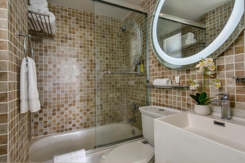 Deluxe Double Room Near Zeek Electric MIA 5 Luxury Bookings