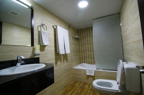 Deluxe Room Near Salah Al Din Metro 4 Luxury Bookings