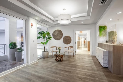 King Studio Near Meta Art 360 MIA 8 Luxury Bookings