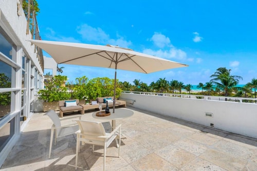 King Studio Near Meta Art 360 MIA 10 Luxury Bookings
