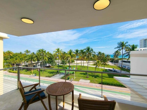 King Studio Near Meta Art 360 MIA 13 Luxury Bookings
